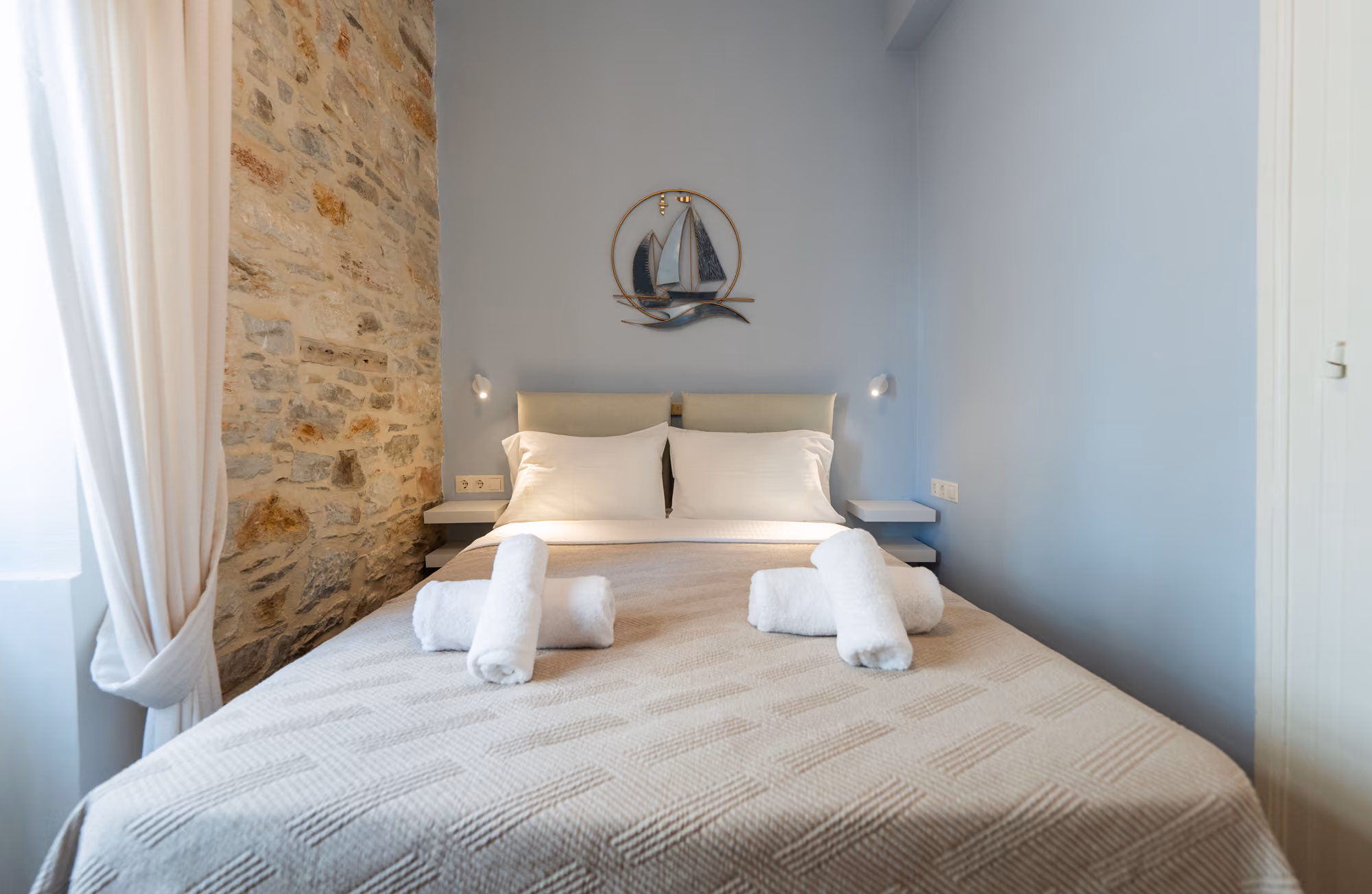 Delos Room