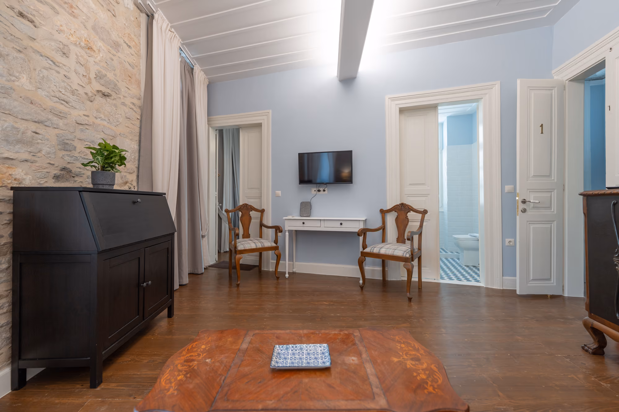 Delos Room