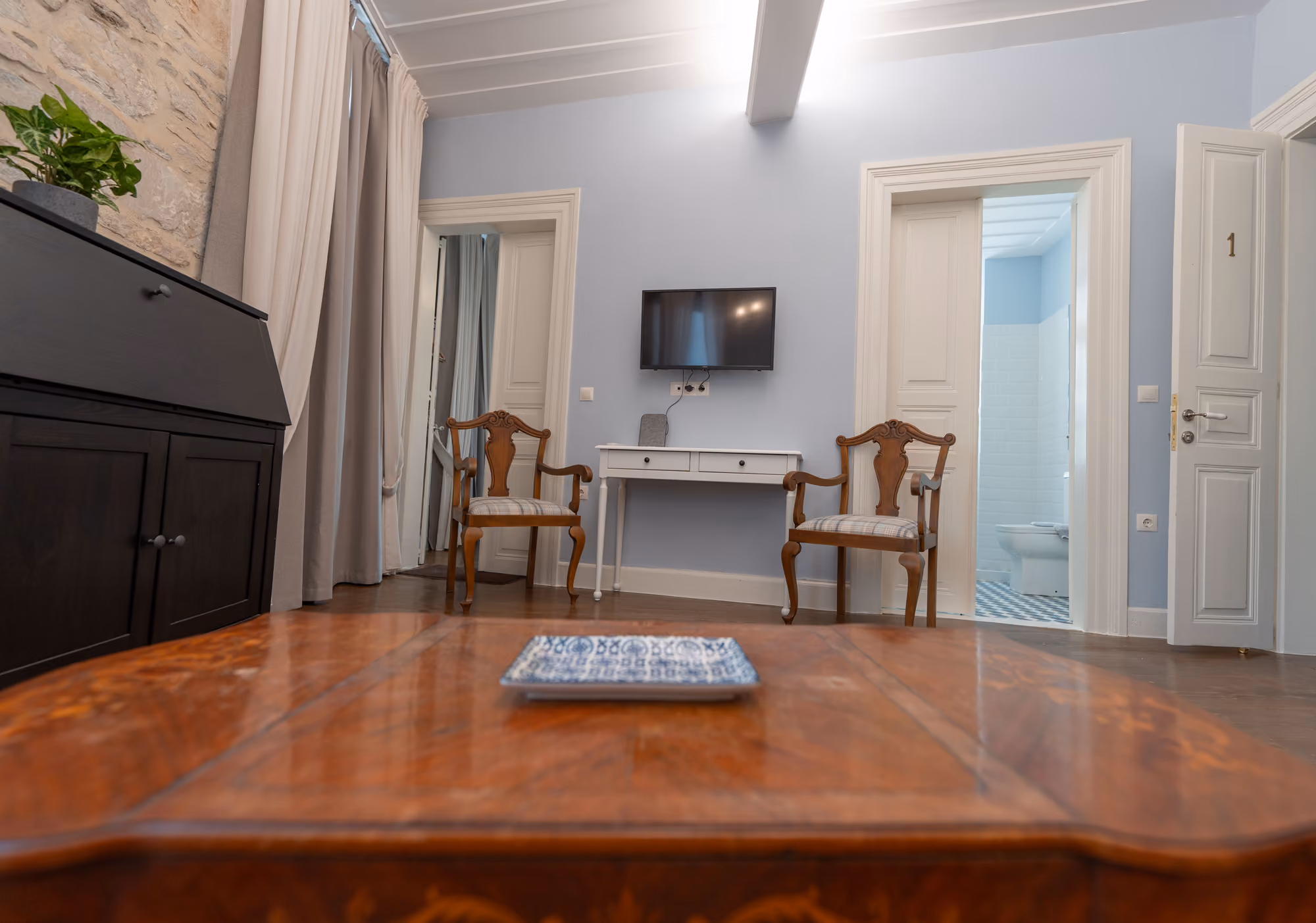 Delos Room